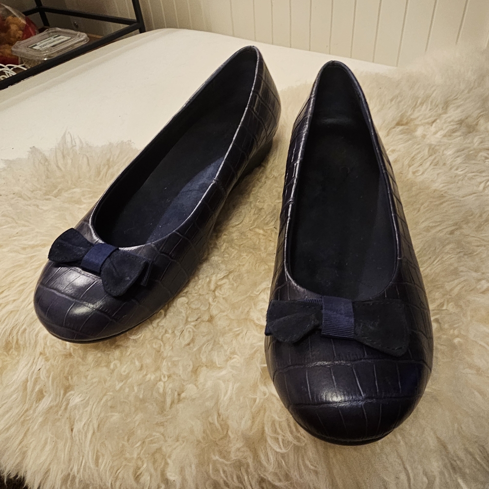 Vionic Navy Croc-Embossed Flats - Picture 12 of 15